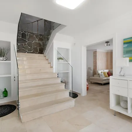 Private * Candelaria