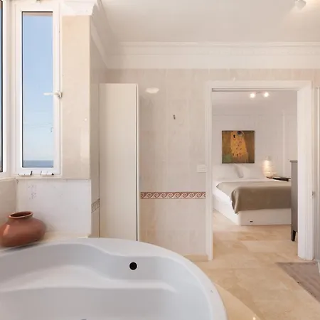 Private * Candelaria